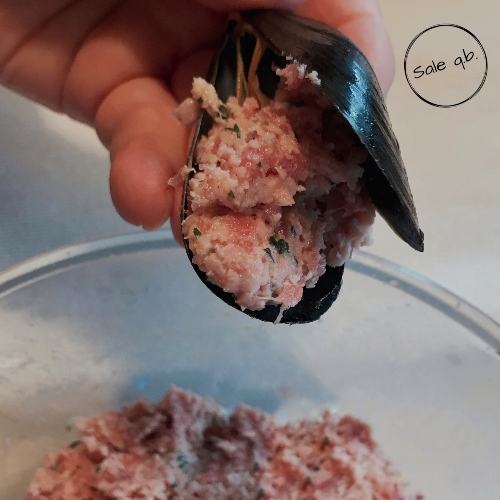 Cozze ripiene di mortadella e salsiccia